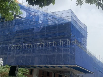So sánh các loại lưới che bụi công trình phổ biến nhất hiện nay