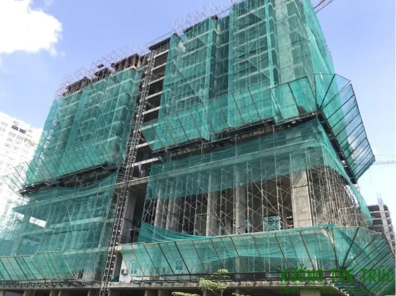 Có nên chọn lưới cước bao che chắn bụi công trình an toàn hay không?